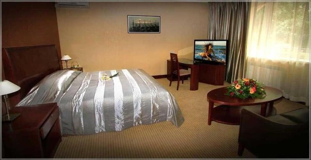 Voyage Hotel Алмати Екстер'єр фото