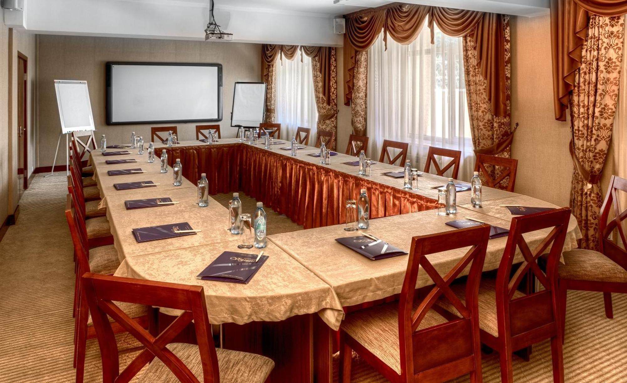 Voyage Hotel Алмати Екстер'єр фото